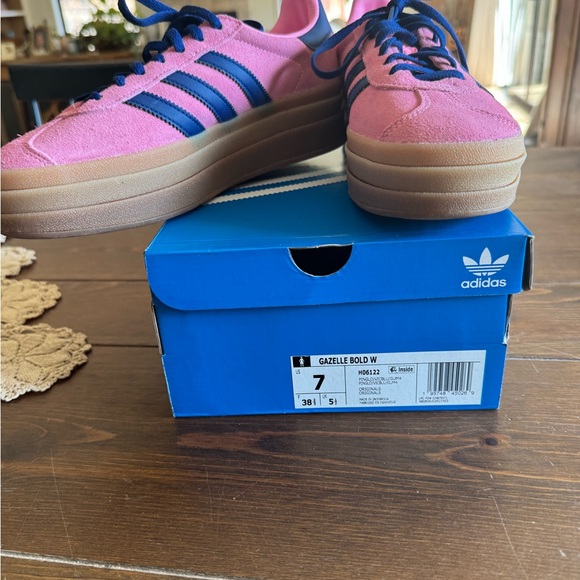 New in box never worn. These run 1/2 to full size large - Picture 9 of 10